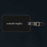 Etiqueta Para Maletas Monograma moderno de escritura negra sólida y mode<br><div class="desc">Prepárese para sus próximas vacaciones o viaje de negocios con esta moderna etiqueta de equipaje de estilo moderno y sólido manuscrito negro. Se puede personalizar con el nombre que elija en la parte delantera y los datos de contacto en la parte posterior.</div>