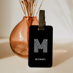 Etiqueta Para Maletas Monograma negrita moderno | Negro y gris<br><div class="desc">Esta moderna y elegante etiqueta para el equipaje muestra su monograma en una tipografía de moda,  a rayas grises,  de estilo disco,  inicial en un fondo negro y oscuro. Un aspecto fresco y elegante que a cualquiera le encantaría.</div>