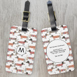 Etiqueta Para Maletas Monograma Patrón de perro de Dachshund<br><div class="desc">Pequeña salchicha de Dachshund o perritos de peluquería en ropa de cama de lana. Perfecto para los amantes de los perros y los paseantes. Arte original de Nic Squirrell. Cambie el monograma inicial en la parte delantera y los datos de contacto en la parte posterior.</div>