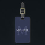 Etiqueta Para Maletas Monograma personalizado y nombre azul de la marina<br><div class="desc">Monograma y nombre personalizados Giftto presenta un nombre personalizado en blanco y monogramo en azul marino claro como fondo,  en estilo serif clásico,  sobre fondo azul marino.

Perfecto como regalo de vacaciones,  regalo del día del padre,  gracias a los padrinos y regalo para cualquier ocasión especial.</div>