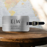 Etiqueta Para Maletas Monograma plateado cepillado metálico elegante<br><div class="desc">Presentamos nuestra etiqueta Monogram Brushed Metallic Elegant Lumalets: eleve tu experiencia de viaje con este sofisticado accesorio. Esta etiqueta de equipaje, elaborada a partir de material metálico cepillado, desprende elegancia y estilo. El diseño del monograma le aporta un toque personalizado, facilitando la identificación de su equipaje y añadiendo un toque...</div>