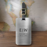 Etiqueta Para Maletas Monograma plateado cepillado metálico elegante<br><div class="desc">Presentamos nuestra etiqueta Monogram Brushed Metallic Elegant Lumalets: eleve tu experiencia de viaje con este sofisticado accesorio. Esta etiqueta de equipaje, elaborada a partir de material metálico cepillado, desprende elegancia y estilo. El diseño del monograma le aporta un toque personalizado, facilitando la identificación de su equipaje y añadiendo un toque...</div>