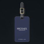 Etiqueta Para Maletas Monograma y nombre de Groomsman personalizado de l<br><div class="desc">Regalos Groomsman Personalizados Modernos con el nombre,  título y fecha boda personalizados del groomsman en estilo serif blanco clásico sobre fondo azul marino. También perfecto para el Mejor Hombre,  Padre de la Novia y más.</div>