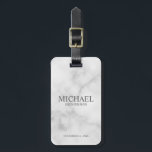Etiqueta Para Maletas Monograma y nombre de Groomsman personalizado en m<br><div class="desc">Regalos Groomsman Personalizados Modernos con el nombre,  título y fecha boda personalizados del groomsman en estilo serif gris clásico sobre fondo de mármol blanco. También perfecto para el Mejor Hombre,  Padre de la Novia y más.</div>