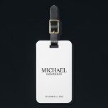 Etiqueta Para Maletas Monograma y nombre de Groomsman personalizado mode<br><div class="desc">Regalos Groomsman personalizados modernos con el nombre,  el título y la fecha boda de un groomman personalizado en un estilo de letra serif clásico negro sobre fondo blanco. También perfecto para el Mejor Hombre,  Padre de la Novia y más.</div>