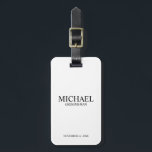 Etiqueta Para Maletas Monograma y nombre de Groomsman personalizado mode<br><div class="desc">Regalos Groomsman personalizados modernos con el nombre,  el título y la fecha boda de un groomman personalizado en un estilo de letra serif clásico negro sobre fondo blanco. También perfecto para el Mejor Hombre,  Padre de la Novia y más.</div>