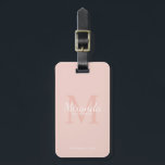 Etiqueta Para Maletas Monograma y nombre de la dama de honor personaliza<br><div class="desc">Los regalos personalizados de Bridesmaids presentan el nombre personalizado de la dama de honor en el estilo de tipo de letra blanco clásico y monograma en el estilo de tipo de letra serif rosa clásico y rosa negro como fondo con título y fecha boda en el estilo de tipo de...</div>