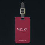 Etiqueta Para Maletas Monograma y nombre del Groomsman personalizado<br><div class="desc">Regalos Groomsman personalizados modernos con el nombre,  el título y la fecha boda de un groomman personalizado en un estilo de letra serif clásico blanco sobre fondo rojo burdeos. También perfecto para el Mejor Hombre,  Padre de la Novia y más.</div>