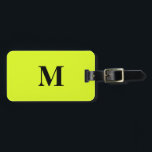 Etiqueta Para Maletas Monogramas verdes fluorescentes de color amarillo<br><div class="desc">Monogramado inicial y también detalles personales como nombre,  dirección,  número de teléfono y correo electrónico,  todo lo cual puedes editar. Diseñado con un bonito fondo de color verde neón sólido,  se puede cambiar el color si se desea. Idea de regalo de viaje para Guay.</div>