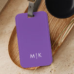 Etiqueta Para Maletas Morado violeta oscuro | Monograma moderno<br><div class="desc">Este diseño moderno de etiquetas para equipaje presenta un fondo violeta oscuro,  con sus iniciales en negrita en blanco para un aspecto sencillo y colorido,  pero profesional.</div>