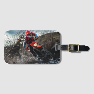 Etiqueta Para Maletas Motociclista sucio tirando almohada