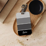 Etiqueta Para Maletas Negro y gris | Bandas de Ombre con guión<br><div class="desc">Esta etiqueta de equipaje de moda presenta cuatro rayas en diferentes gradientes sombríos de negro,  carbón vegetal y gris,  y tu nombre en tipografía de escritura para un aspecto moderno.</div>