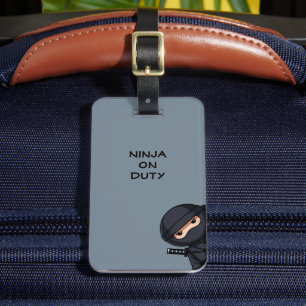 Etiqueta Para Maletas Ninja al acecho sobre gris