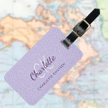 Etiqueta Para Maletas Nombre de monograma de cuero de lavanda violeta<br><div class="desc">Impresión de cuero falso violeta y de color lavanda como fondo. Personalice y agregue su nombre en monogramas y su nombre completo en la parte delantera. Su información de contacto en la parte posterior. Texto púrpura y blanco.</div>