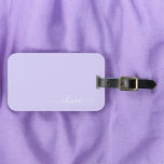 Etiqueta Para Maletas Nombre de monograma de letra script femenino púrpu<br><div class="desc">Etiqueta para equipaje con monograma púrpura lavanda y nombre personalizado en letra script. La etiqueta para el bolso es el regalo perfecto para cumpleaños dulces de 16,  bodas,  duchas de novia,  duchas de bebé o despedidas de soltera para alguien que decora su habitación con estilo.</div>