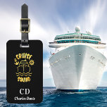 Etiqueta Para Maletas Nombre de monograma de oro negro para equipo de cr<br><div class="desc">Un fondo negro,  decorado con un barco de crucero y el texto dorado: Cruise Squad. Personalice y agregue sus iniciales de monograma y nombre completo en la parte delantera. Atrás: añade tu información de contacto.</div>