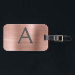 Etiqueta Para Maletas Nombre de monograma Metalizado cepillado de oro Ro<br><div class="desc">Rosa Oro } Rubor Rosado Cepillado Relieve metalizado Metalizado Nombre Monograma y Etiqueta de equipaje inicial. Esta etiqueta de bolso es perfecta para volver a la escuela,  trabajar o viajar.</div>