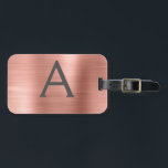 Etiqueta Para Maletas Nombre de monograma Metalizado cepillado de oro Ro<br><div class="desc">Rosa Oro } Rubor Rosado Cepillado Relieve metalizado Metalizado Nombre Monograma y Etiqueta de equipaje inicial. Esta etiqueta de bolso es perfecta para volver a la escuela,  trabajar o viajar.</div>