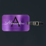 Etiqueta Para Maletas Nombre de monograma Metalizado cepillado púrpura e<br><div class="desc">Nombre de monograma de Relieve metalizado Metalizado cepillado morado y etiqueta de equipaje inicial. Esta etiqueta de bolso es perfecta para volver a la escuela,  trabajar o viajar.</div>