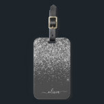 Etiqueta Para Maletas Nombre del monograma de la parrilla del Purpurina<br><div class="desc">Nombre del monograma del Purpurina de espuma de color gris plata y carbón vegetal (gris) y almohada inicial. La etiqueta de la bolsa de equipaje hace el dulce perfecto de 16 años, boda, ducha de novia, ducha de bebé o regalo de soltera para alguien que decora su habitación con estilo....</div>