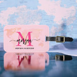 Etiqueta Para Maletas Nombre del monograma del mapa de viajero del mundo<br><div class="desc">Viaje con estilo con nuestra etiqueta de equipaje del Mapa de Viajeros del Mundo Caliente Monograma Nombre del equipaje! Con un diseño rosa intenso y un fondo de mapa del mundo, esta etiqueta se personaliza con tu nombre y monograma en una fuente de moda. Perfecto para identificar su equipaje de...</div>