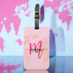 Etiqueta Para Maletas Nombre del monograma del mapa de viajero del mundo<br><div class="desc">Viaje con estilo con nuestra etiqueta de equipaje del Mapa de Viajeros del Mundo Caliente Monograma Nombre del equipaje! Con un diseño rosa intenso y un fondo de mapa del mundo, esta etiqueta se personaliza con tu nombre y monograma en una fuente de moda. Perfecto para identificar su equipaje de...</div>