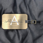Etiqueta Para Maletas Nombre inicial del monograma Metalizado cepillado<br><div class="desc">Lujo Dorado Cepillado Relieve metalizado Metalizado Nombre Monograma y Etiqueta de equipaje inicial. Esta etiqueta de bolso es perfecta para volver a la escuela,  trabajar o viajar.</div>