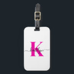 Etiqueta Para Maletas Nombre inicial negro rosado caliente monogramado<br><div class="desc">Esta sencilla y elegante etiqueta de equipaje blanco con tu nombre en un tipo de letra de guión moderno en negro tecleado sobre tu primera inicial en un moderno tipo de letra de tapa en rosa caliente por un lado y una diapositiva en la tarjeta para tu nombre, dirección y...</div>