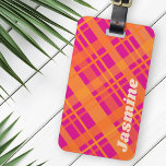 Etiqueta Para Maletas nombre personalizado del patrón de plaid magenta d<br><div class="desc">Etiqueta para el equipaje con un patrón de manchas de color rosa claro y azul acuático,  y tu nombre personalizado.</div>
