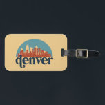 Etiqueta Para Maletas Panorama de la ciudad de Denver Colorado<br><div class="desc">Diseño de ciudad de estilo vintage y retro con un hermoso paisaje, atracción turística y arte de paisajes urbanos. rascacielos Guay y artículos de ilustracion de silueta de construcción para turistas y viajeros. Perfecto como recuerdo para volver a casa cuando estés de viaje. Guarde la memoria de sus viajes y...</div>