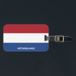 Etiqueta Para Maletas Patriótico de Bandera Nacional de los Países Bajos<br><div class="desc">Bandera Nacional de los Países Bajos Etiqueta Patriótica del equipaje con la bandera de los Países Bajos impresa en un lado de la etiqueta. El nombre del país escrito con el tipo de letra vibrante está integrado en el diseño de la parte inferior. El texto es totalmente personalizable usando la...</div>