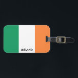 Etiqueta Para Maletas Patriótico de la Bandera Nacional de Irlanda<br><div class="desc">Bandera Nacional de Irlanda Etiqueta Patriótica del equipaje con la bandera de Irlanda impresa en un lado de la etiqueta. El nombre del país escrito con el tipo de letra vibrante está integrado en el diseño de la parte inferior. El texto es totalmente personalizable usando la función "Personalizar". Otro lado...</div>