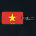Etiqueta Para Maletas Patriótico de la Bandera Nacional de Vietnam<br><div class="desc">Etiqueta Patriótica del equipaje de la bandera nacional de Vietnam con la bandera de Vietnam impresa a un lado de la etiqueta. El nombre del país escrito con el tipo de letra vibrante está integrado en el diseño de la parte inferior. El texto es totalmente personalizable usando la función "Personalizar"....</div>