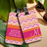 Etiqueta Para Maletas Patrón Chevron Naranja y rosa caliente con monogra<br><div class="desc">Un diseño moderno con colores vivos y motivos llamativos. Añade tu nombre o monograma al frente.</div>