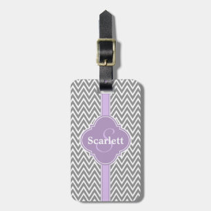 Etiqueta Para Maletas Patrón de cheurón gris púrpura Lilac y monograma