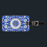 Etiqueta Para Maletas Patrón de Mandala floral azul<br><div class="desc">Este patrón de mandala azul presenta flores y plantas.</div>