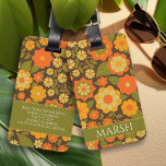 Etiqueta Para Maletas Patrón floral de tierra de color funky - Monograma<br><div class="desc">Un divertido patrón floral en oro, verde sabio, naranja y amarillo con un cálido y acogedor patrón artesanal. Añada un monograma a este diseño floral y carnoso. Si su arte todavía necesita ser ajustado, haga clic en el botón Personalizar Este botón. Esto te llevará a un área de diseño donde...</div>