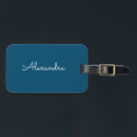 Etiqueta Para Maletas Personalizado azul y blanco Minimalista moderno<br><div class="desc">Haga clic en "Personalizar" para personalizar el texto y/o cambiar el color de fondo. Hace un gran regalo de vacaciones o un rellenado de Guay,  regalo de cumpleaños o regalo de vacaciones.</div>
