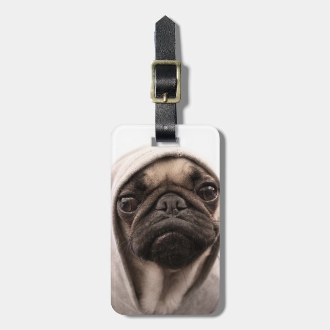 Etiqueta Para Maletas Pug En Una Carcasa (Frente Vertical)