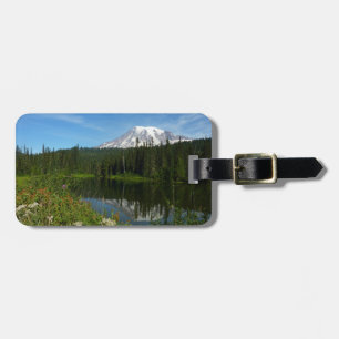 Etiqueta Para Maletas Reflejo del lago del Monte Rainier con flores silv