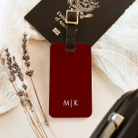 Etiqueta Para Maletas Rojo Oscuro | Monograma moderno<br><div class="desc">Este diseño moderno de etiquetas para equipaje presenta un fondo rojo oscuro,  con sus iniciales en negrita para un aspecto sencillo y elegante,  pero profesional.</div>