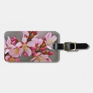 Etiqueta Para Maletas Rosa Contra Un Cielo Gris Flor De Cerezo Japonesa