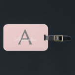 Etiqueta Para Maletas Rubor Gris Rosa Girly Script Monograma moderno<br><div class="desc">Monograma Rubor rosa y gris Añade tu propio nombre Script etiqueta de bolsa para el equipaje La etiqueta de la bolsa hace el dulce perfecto de 16 años,  boda,  ducha de novia,  ducha de bebé o regalo de soltera para alguien que decora su habitación con estilo.</div>