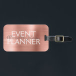 Etiqueta Para Maletas Rubor Pink - Rosa de planificador de eventos de Re<br><div class="desc">Pink & Rosa Gold Brushed Metalizado Event Planner Name Tag para un Salón. El nombre y la profesión o el negocio pueden cambiarse para cualquier tipo de negocio. Póngase en contacto con el diseñador para obtener más elementos coincidentes.</div>