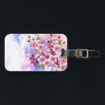 Etiqueta Para Maletas Sakura rosa sobre fondo de pintura<br><div class="desc">Dibujado artísticamente,  rama de rosa,  flores de cerezo sobre fondo pintoresco,  texturizado,  pintado con pintura blanca,  rosa y azul. Pink Sakura</div>