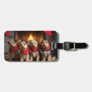 Etiqueta Para Maletas Terrier Australiano junto a la Chimenea Navidad