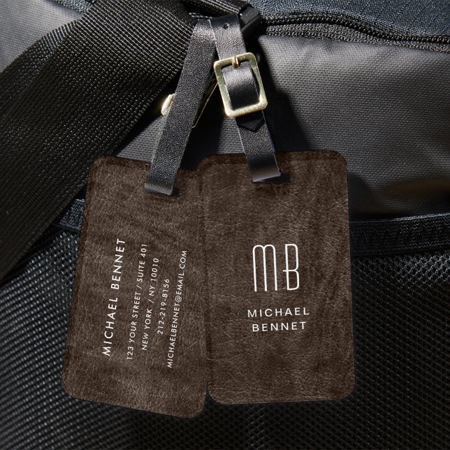 Etiqueta Para Maletas Textura de cuero falso marrón monogramado (Monogrammed Brown Faux Leather Texture Luggage Tag)