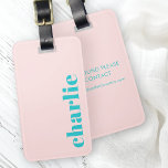 Etiqueta Para Maletas Tipografía moderna rosa y verde azulada<br><div class="desc">Etiqueta moderna y mínima para el equipaje con tu nombre personalizado o texto alineado verticalmente a la derecha en un fondo rosa claro.</div>