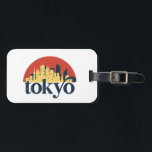 Etiqueta Para Maletas Tokyo Japan City Skyline Retro Cityscape Art<br><div class="desc">Diseño de ciudad de estilo vintage y retro con un hermoso paisaje, atracción turística y arte de paisajes urbanos. rascacielos Guay y artículos de ilustracion de silueta de construcción para turistas y viajeros. Perfecto como recuerdo para volver a casa cuando estés de viaje. Guarde la memoria de sus viajes y...</div>