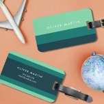 Etiqueta Para Maletas Tonos modernos de bloque de color verde y Verde az<br><div class="desc">Viaja con estilo con esta etiqueta moderna de bloques de color en tonos verdes y verde azulados. Personalice esta etiqueta con su información y para obtener más opciones como cambiar el tipo de letra y su tamaño, haga clic en el botón "Personalizar". *Tenga en cuenta que la marca de agua...</div>